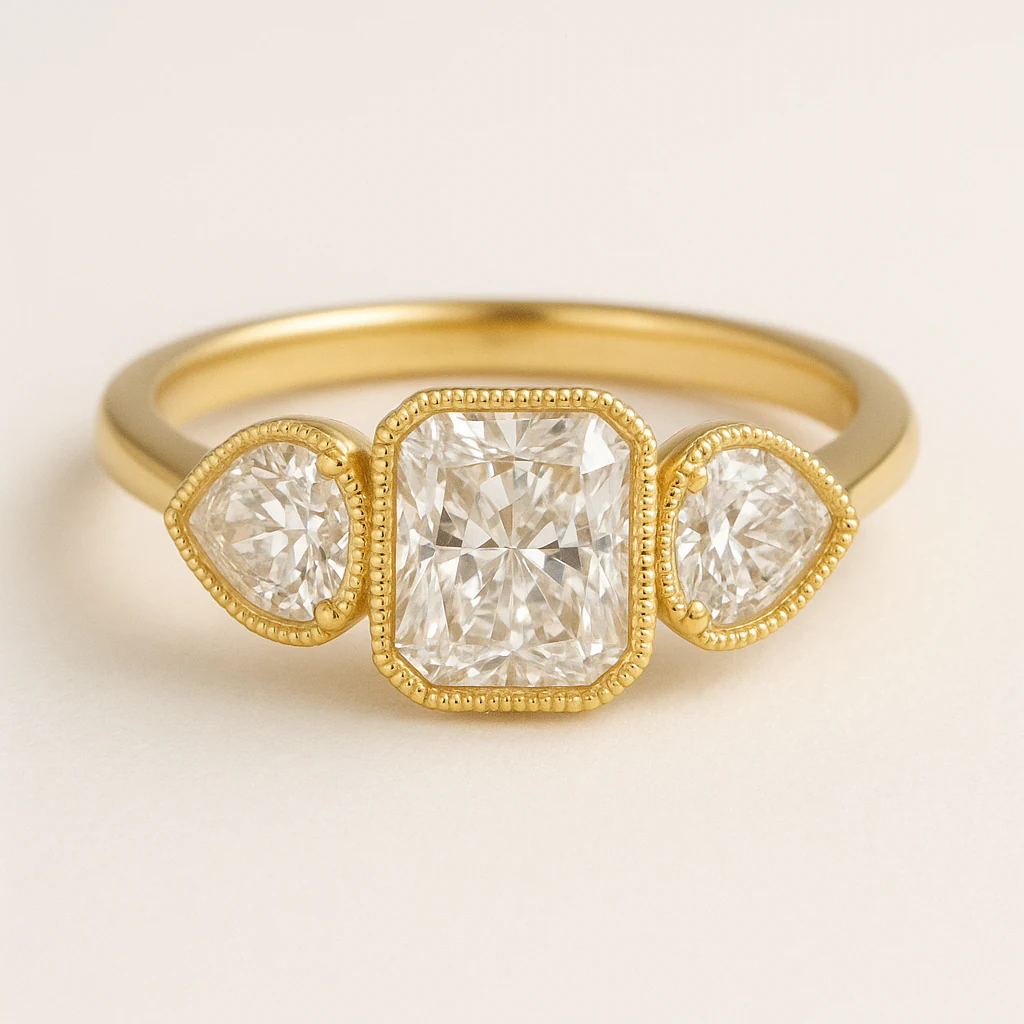 Cushion ring in yellow gold, front view