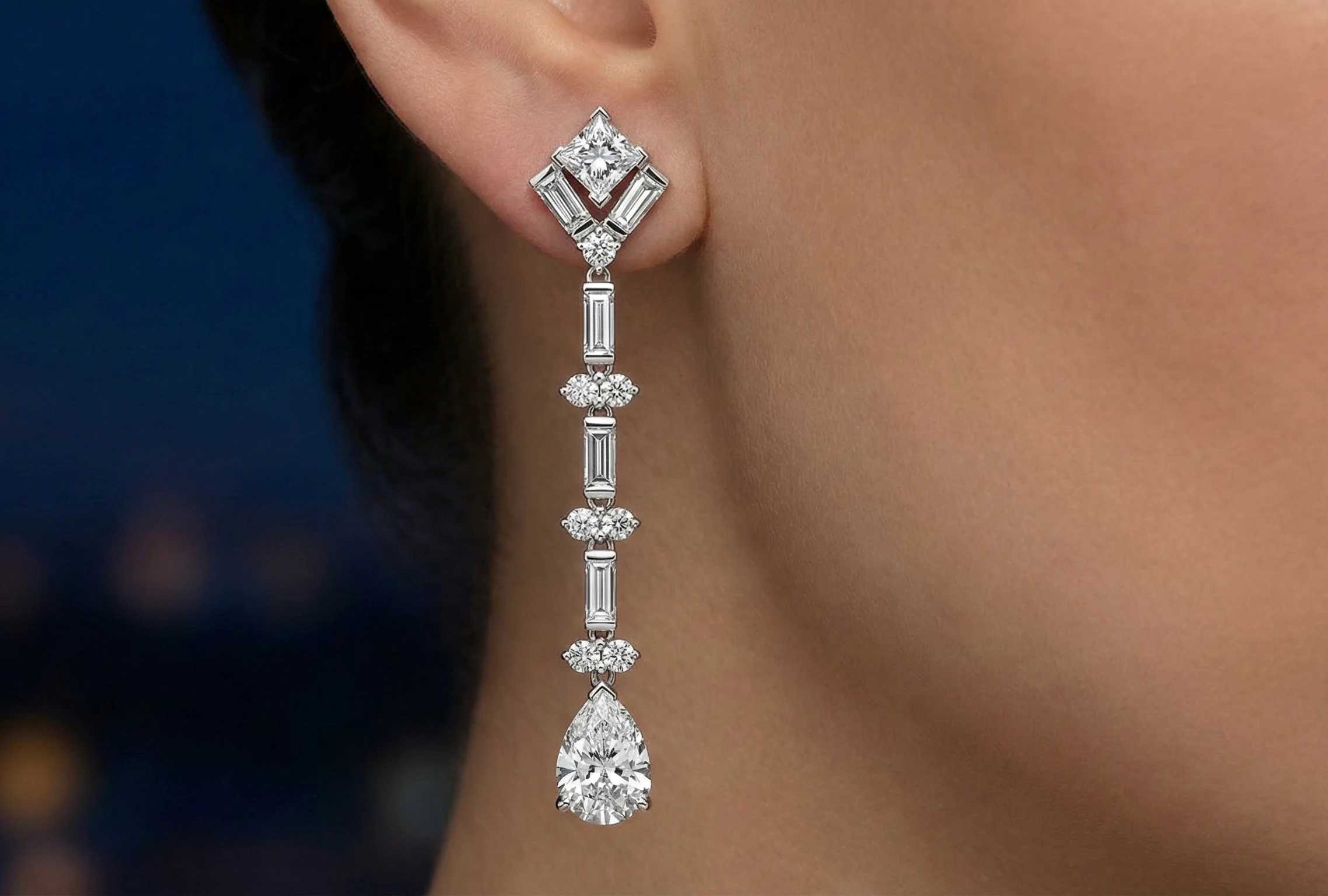 Emerald earrings in white metal, lifestyle view